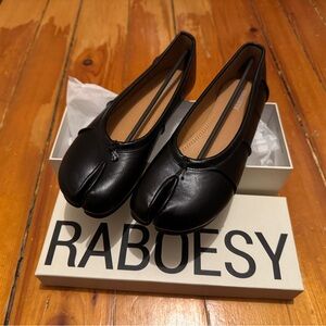 Wrinkle Tabi ballet flats